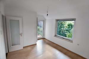 Lichtdurchflutete 4½-Zimmer-Gartenwohnung mit 2 Balkonen, schöner EBK - Privacy, S2 U-Menzing – Die vollständige Adresse der Immobilie erhältst du vom Anbieter., 80997 Allach, München – Vorschaubild 11