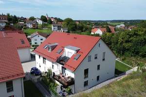 Hochwertige 3,5-ZKB mit Einbauküche, Süd-Balkon, FBH, elektr. Rollläden und zwei TG-Stellplätzen!