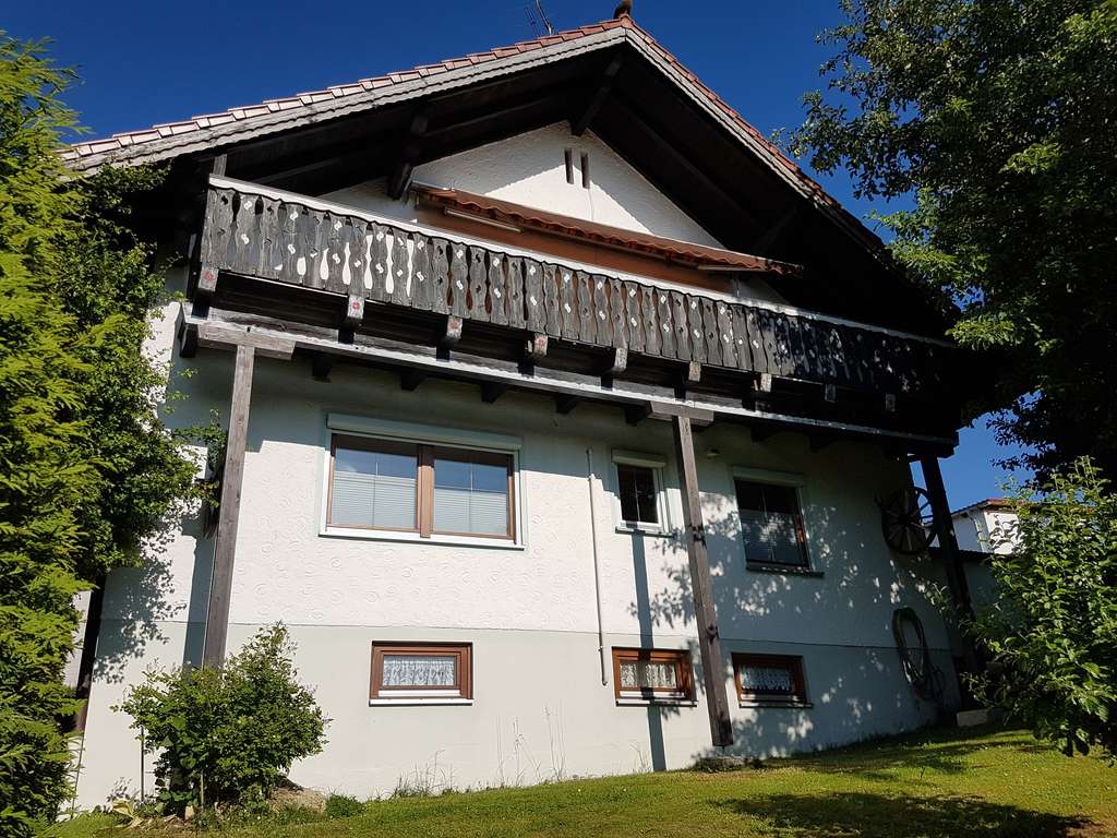 Immobilie in Bodenkirchen - Einfamilienhaus mit Potential auf 746 m² Grundstück - Bild 2