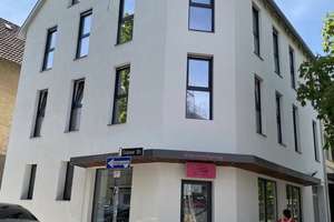 Wohnen mit Charakter: Drei-Zimmer-Dachgeschosswohnung in Zuffenhausen