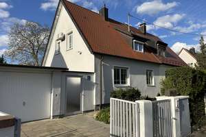 Renovierte Doppelhaushälfte mit Garten und Garage in München Laim