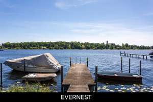 Ein seltenes Refugium am Wasser mit privatem Bootsliegeplatz
