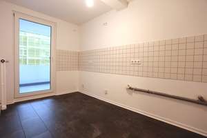 SCHÖNE HELLE RENOVIERTE 2 ZIMMER WOHNUNG IM HERZEN VON ELLER, LAMINAT, BALKON – Gumbertstraße 183, 40229 Eller, Düsseldorf – Vorschaubild 15