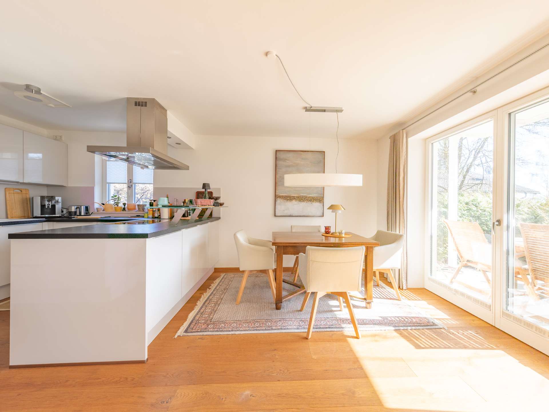 Immobilie in Utting am Ammersee - WOHNEN MIT KOMFORT & STIL: MODERNES REIHENECKHAUS IN SEENAHER RUHELAGE, HOLZHAUSEN - Bild 1