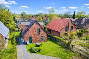 Stilvolles Einfamilienhaus mit Garten, Energieeffizienz und Vermietung in Toplage – Die vollständige Adresse der Immobilie erhältst du vom Anbieter., 22359 Volksdorf, Hamburg – Vorschaubild 2