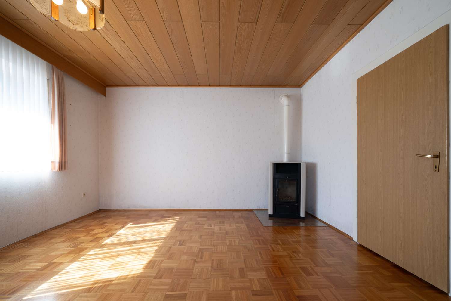 Immobilie in Amerdingen - Anwesen mit zwei Wohnhäusern * großer Garten & viele Nebengebäude auf 3.000 m² * ideal für Familien - Bild 3