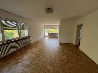 Neu renovierte 105 m2 Etagenwohnung in freistehendem  Mehrfamilienwohnhaus mit Garten.