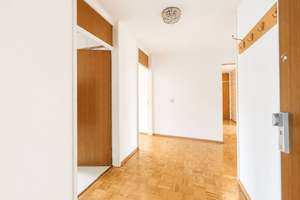 S-Asemwald: Tolle 4,5-Zi.-Wohnung mit Lift, TG-Stellpl., 2 Bäder, Fernsicht & Aussicht ins Grüne*** – Die vollständige Adresse der Immobilie erhältst du vom Anbieter., 70599 Asemwald, Stuttgart – Vorschaubild 4