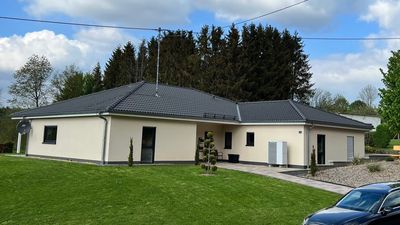Hochwertiger Bungalow mit 3 Wohneinheiten und großem Grundstück - Eisen