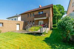 Schön geschnittenes Zweifamilienhaus mit Keller auf großem Areal – Die vollständige Adresse der Immobilie erhältst du vom Anbieter., 33104 Schloß Neuhaus, Paderborn – Vorschaubild 2