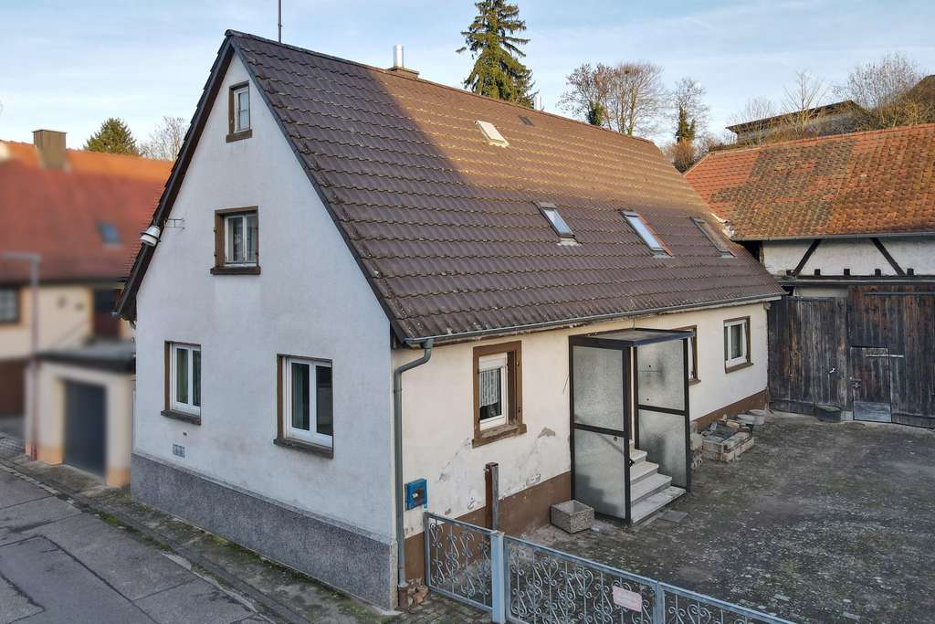 Immobilie in Kraichtal - Sanierungsobjekt mit viel Potenzial! Einfamilienhaus mit Garage, Garten und großem Scheunenareal - Bild 2