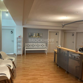 Praxis oder Bürofläche  |  Citykern |  215 m² | ab 9 EUR