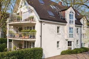 Diplomatenviertel: 3-ZKB mit Terrasse und Parkplatz