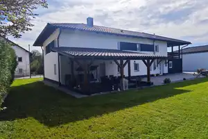 Liebevoll saniertes Wohnhaus mit großem Garten rund 10 Autominuten von Landau a.d.Isar entfernt !!! – Dingolfing-Landau (Kreis) – Vorschaubild 1
