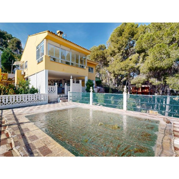 Freistehendes Chalet mit Pool und spektakulärem Ausblick in Gilet