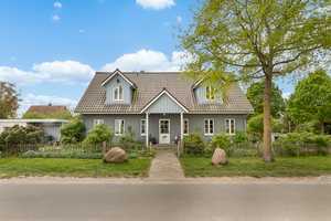 Architektenhaus im skandinavischen Stil mit Naturgarten – Ostseenähe inklusive – Nordwestmecklenburg (Kreis) – Vorschaubild 1