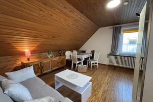 Dachgeschosswohnung löffelfertig 1ZiKüDB mit Einbauküche, voll möbliert