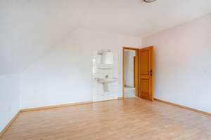 Großes Walmdachhaus (2. Wohneinheit möglich) mit Doppelgarage in schöner Wohnsiedlung am Waldesrand – Die vollständige Adresse der Immobilie erhältst du vom Anbieter., 26427 Stedesdorf – Vorschaubild 9