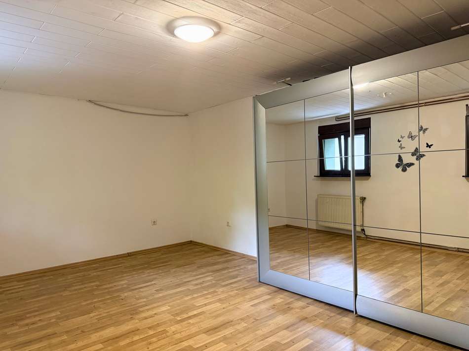 KG-Wohnung: Wohn- & Schlafz...