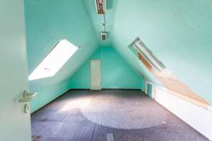 Mehrfamilienhaus mit großem Hintergebäude und Hofflächen für mehrere PKW – Die vollständige Adresse der Immobilie erhältst du vom Anbieter., 42651 Solingen-Mitte, Solingen – Vorschaubild 42