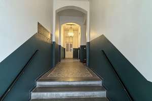 Schöne modernisierte Altbauwohnung mit Dielen und EBK, nähe Theater