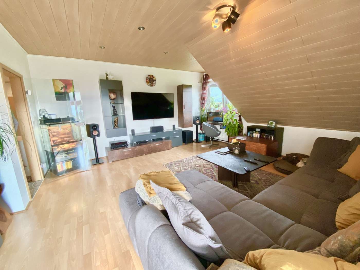 Immobilie in Helsa - Hochwertiges MFH mit Gartenpool, PV-Anlage, 

neuer Heizung und weiteren Extras in Helsa-Wickenrod - Bild 13