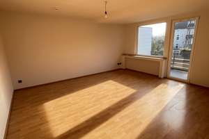 Erstbezug nach Sanierung: Helle 2-Zimmer-Wohnung mit neuem Bad und großem Balkon in Düsseldorf