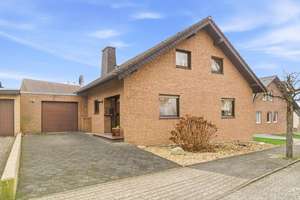 Bereits RESERVIERT!! Einfamilienhaus mit Galerie, Großzügigkeit, Garten und Garage! – Die vollständige Adresse der Immobilie erhältst du vom Anbieter., 50129 Bergheim – Vorschaubild 1