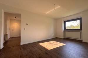 Historischer Charme trifft Moderne: Sanierte 3-Zimmer-Traumwohnung im Denkmal mit idyllischem Garten – Lindenallee 90, 50968 Marienburg, Köln – Vorschaubild 6