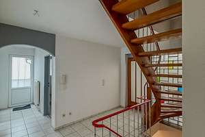 Vielseitiges Wohnhaus mit Gewerbefläche, Garten und XXL-Garage