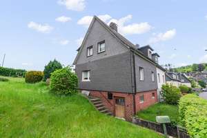 #KOMINOS IMMOBILIEN# Stadtnahe Doppelhaushälfte in Siegen