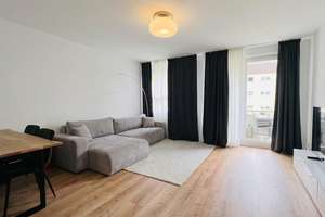 Frisch renovierte bezugsfreie 2-Zimmer-Wohnung mit Süd-West-Balkon und neuer Einbauküche