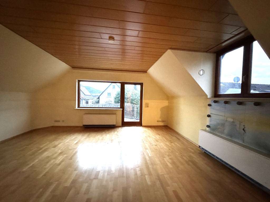 Immobilie in Sinzheim - Großzügiges, gemütliches Zweifamilienhaus mit 3 Garagen und großzügigem Gartengrundstück - Bild 7