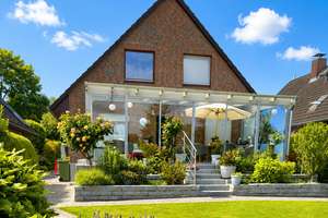 Zweifamilienhaus mit Wintergarten, Doppelcarport  – auch als Einfamilienhaus nutzbar – Die vollständige Adresse der Immobilie erhältst du vom Anbieter., 21035 Bergedorf (Ortsteil), Hamburg – Vorschaubild 1