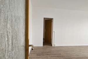 * renovierte 3 Raum * Zentrum * Fahrstuhl * fantastische Aussicht * – Nicolaistraße 3, 8056 Innenstadt, Zwickau – Vorschaubild 6