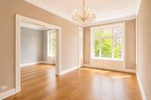 Jugendstil-Grandesse am Innocentiapark:  217 m²,  6,5 Zimmer  &  zwei Balkone in Harvestehude – Die vollständige Adresse der Immobilie erhältst du vom Anbieter., 20144 Harvestehude, Hamburg – Vorschaubild 11