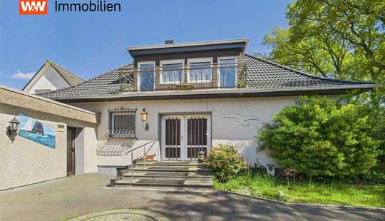 Bild von Platzwunder Nähe Leer: 7-Zimmer-Einfamilienhaus + Dachgeschoss-ELW mit Mieteinnahmen-Option.