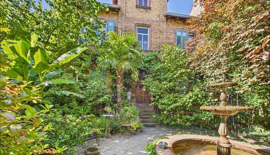 Bild von Tradition trifft Natur: Denkmalgeschütztes Zweifamilienhaus mit großem Garten in Hanau-Steinheim