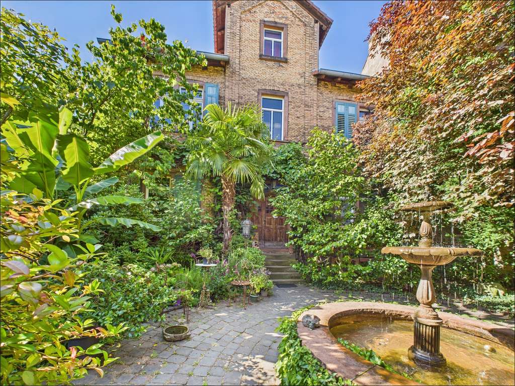 Tradition trifft Natur: Denkmalgeschütztes Zweifamilienhaus mit großem Garten in Hanau-Steinheim