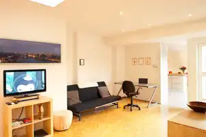 Möblierte Dachgeschosswohnung mit Dachterrasse und exzellenter Anbindung – Berlin – Vorschaubild 6