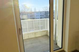 Modernes großes voll möbliertes Süd-Balkon Apartment mit Abstellkammer und Waschmaschinenanschluss!! – Glienicker Weg 136, 12489 Adlershof, Berlin – Vorschaubild 6