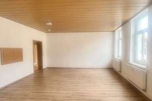 3 Zimmer Wohnung in zentrumsnähe von Oelsnitz Besichtigung am 5.6.2025 – Die vollständige Adresse der Immobilie erhältst du vom Anbieter., 8606 Oelsnitz/Vogtland – Vorschaubild 2