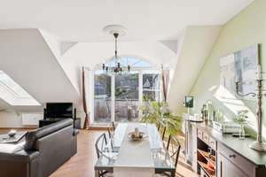 Lichtdurchflutete Eigentumswohnung mit Balkon und Stellplatz – Die vollständige Adresse der Immobilie erhältst du vom Anbieter., 59821 Arnsberg – Vorschaubild 2