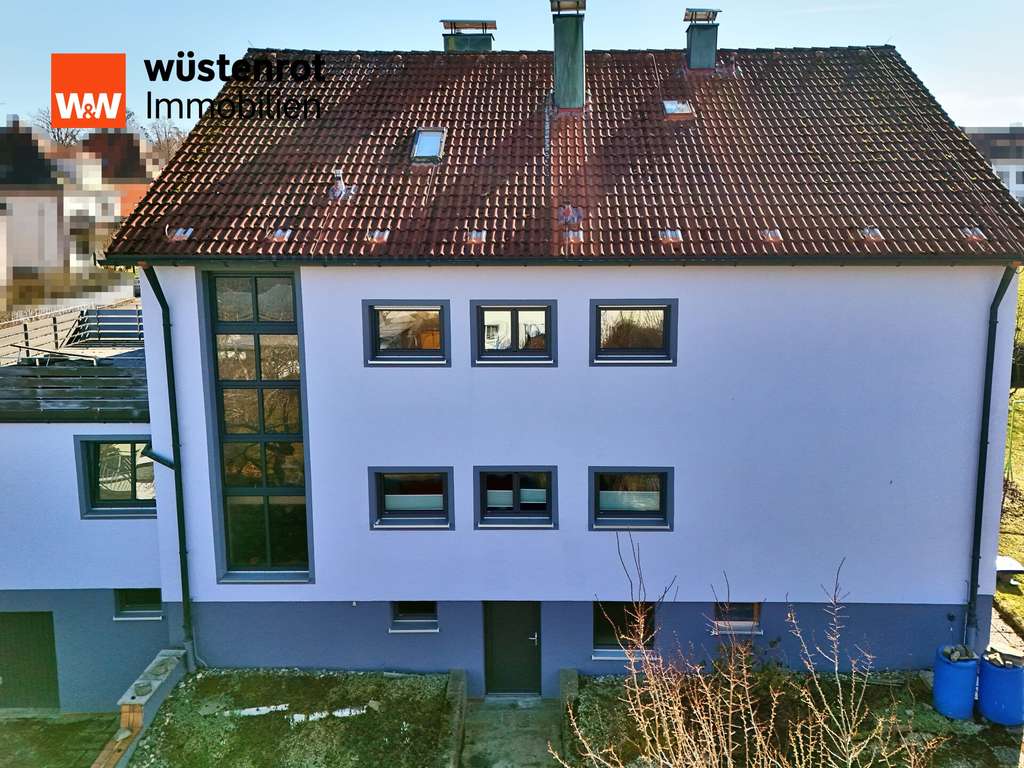 Immobilie in Pechbrunn - Gepflegtes und modernes Zweifamilienhaus mit großem Garten in ruhiger Lage wartet auf Sie! - Bild 1