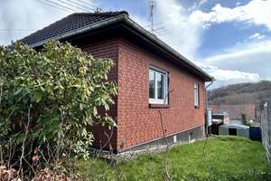 Windeck-Herchen, gemütliches Einfamilienhaus mit Carport in ruhiger Wohnlage – Die vollständige Adresse der Immobilie erhältst du vom Anbieter., 51570 Windeck – Vorschaubild 3