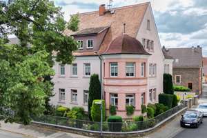 Stilvolle Villa mit Geschichte – Repräsentatives Mehrfamilienhaus in ruhiger Lage von Hainstadt – Die vollständige Adresse der Immobilie erhältst du vom Anbieter., 63512 Hainburg – Vorschaubild 1
