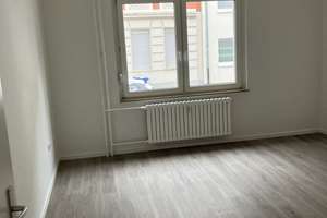 Renovierte 1 Zimmer Wohnung mit Badewanne! – Schönaichstraße  5, 45143 Altendorf, Essen – Vorschaubild 1