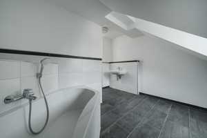 Stilvolle 3-Zimmer-Dachgeschosswohnung mit geh. Innenausstattung mit Balkon und EBK – Stettner Straße 23, 81549 München – Vorschaubild 16