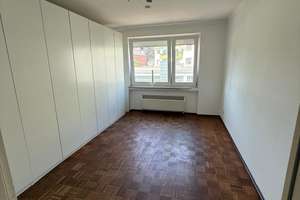 Ruhig & im Grünen: modernisierte 88-qm-Wohnung mit hochwertiger Küche, großer Terrasse & Garage  – Weißer Straße 126, 50996 Rodenkirchen (Ortsteil), Köln – Vorschaubild 10