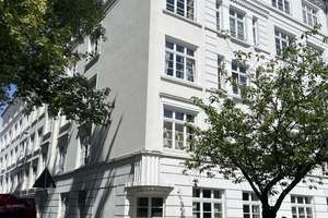 Stilvolle kernsanierte 2-Zimmer-Jugendstilwohnung mit Dielenboden in Ottensen